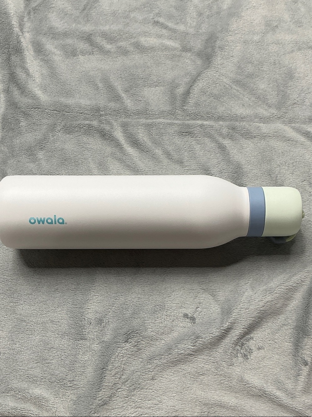 Owala White Insulated Water Bottle with Light Blue Accent FreeSip Twist